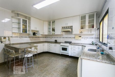 Casa para alugar com 600m², 3 quartos e 7 vagasCozinha