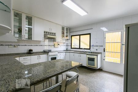 Casa para alugar com 600m², 3 quartos e 7 vagasCozinha