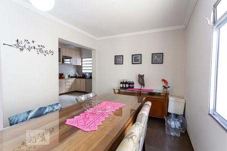 Casa à venda com 277m², 3 quartos e 8 vagas Casa à venda com 277m², 3 quartos e 8 vagasCopa