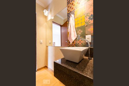 Casa à venda com 277m², 3 quartos e 8 vagas Casa à venda com 277m², 3 quartos e 8 vagasLavabo