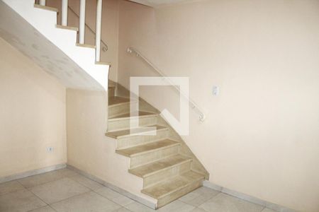 Sala / Escada de casa para alugar com 2 quartos, 160m² em Lapa, São Paulo