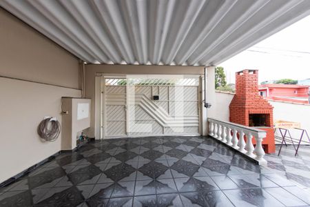 Casa à venda com 108m², 2 quartos e 2 vagas Casa à venda com 108m², 2 quartos e 2 vagasVaranda