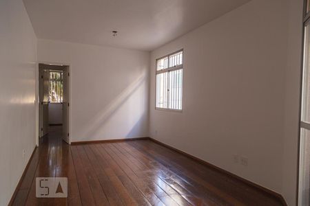 Sala de apartamento para alugar com 3 quartos, 70m² em Santo Antônio, Belo Horizonte