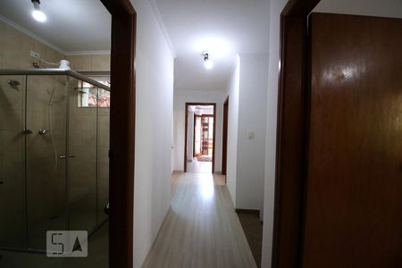 Casa à venda com 206m², 4 quartos e 6 vagasCorredor