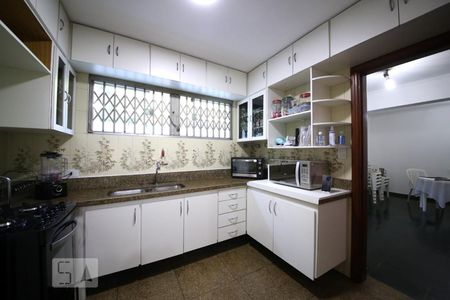 Casa à venda com 206m², 4 quartos e 6 vagasCozinha