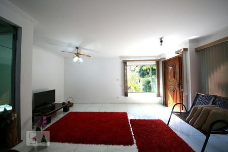 Sala de casa à venda com 4 quartos, 206m² em Jardim Umuarama, São Paulo