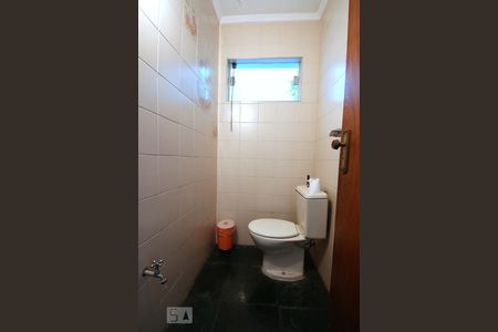 Casa à venda com 206m², 4 quartos e 6 vagasBanheiro de Serviço