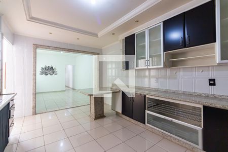 Casa para alugar com 250m², 4 quartos e 2 vagasCozinha