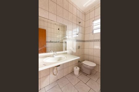 Casa para alugar com 250m², 4 quartos e 2 vagasBanheiro 2