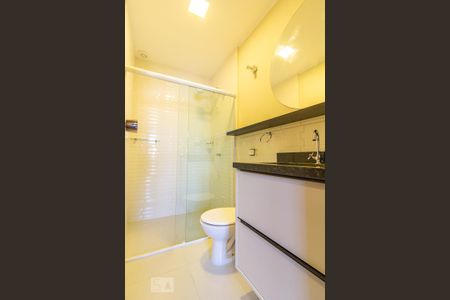 Banheiro da Suíte de apartamento para alugar com 2 quartos, 69m² em Hauer, Curitiba
