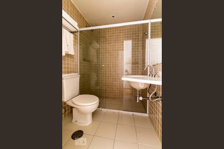 Banheiro de kitnet/studio para alugar com 1 quarto, 27m² em Cerqueira César, São Paulo