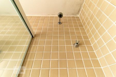 Banheiro de kitnet/studio para alugar com 1 quarto, 27m² em Cerqueira César, São Paulo