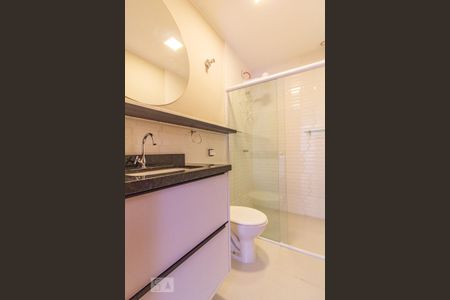 Banheiro de apartamento para alugar com 1 quarto, 32m² em Hauer, Curitiba