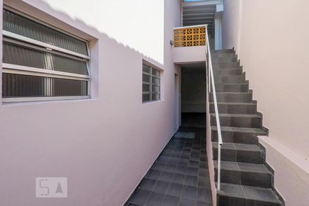 Casa para alugar com 230m², 3 quartos e 2 vagasEscada