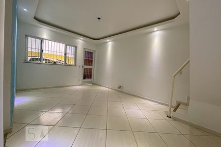 Sala de casa para alugar com 2 quartos, 70m² em Vicente de Carvalho, Rio de Janeiro