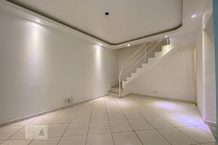 Sala de casa para alugar com 2 quartos, 70m² em Vicente de Carvalho, Rio de Janeiro
