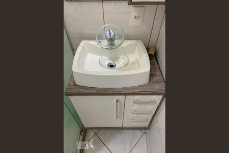 Casa à venda com 70m², 2 quartos e 1 vaga Casa à venda com 70m², 2 quartos e 1 vagaBanheiro