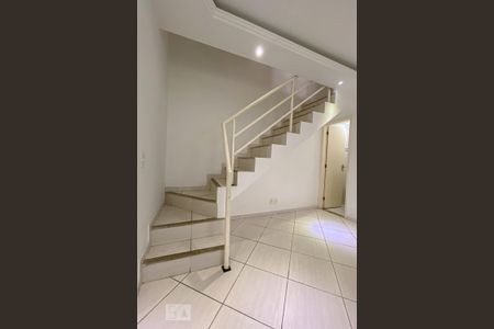 Casa à venda com 70m², 2 quartos e 1 vaga Casa à venda com 70m², 2 quartos e 1 vagaAcesso ao segundo andar