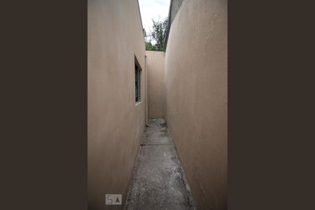 Casa para alugar com 75m², 2 quartos e 1 vagaCorredor lateral