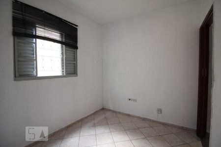 Quarto 1 de casa para alugar com 2 quartos, 75m² em Vila Carbone, São Paulo