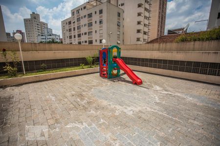 Apartamento para alugar com 42m², 2 quartos e 1 vaga Apartamento para alugar com 42m², 2 quartos e 1 vagaÁrea Comum - Playground