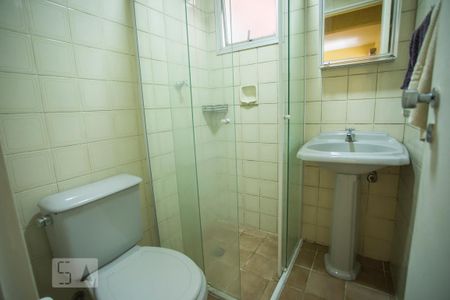Banheiro de apartamento para alugar com 2 quartos, 42m² em Vila Guarani (z Sul), São Paulo