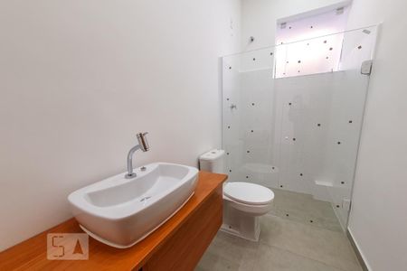 Banheiro de kitnet/studio para alugar com 1 quarto, 60m² em Bom Retiro, São Paulo