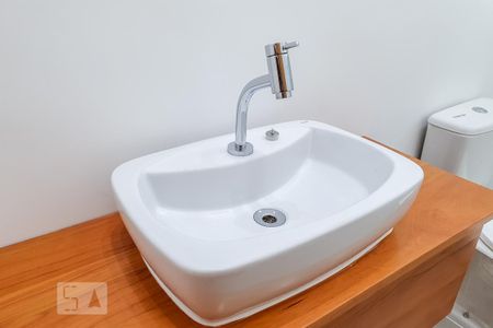 Banheiro de kitnet/studio para alugar com 1 quarto, 60m² em Bom Retiro, São Paulo