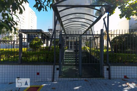 Apartamento para alugar com 55m², 2 quartos e 1 vaga Apartamento para alugar com 55m², 2 quartos e 1 vagaFachada