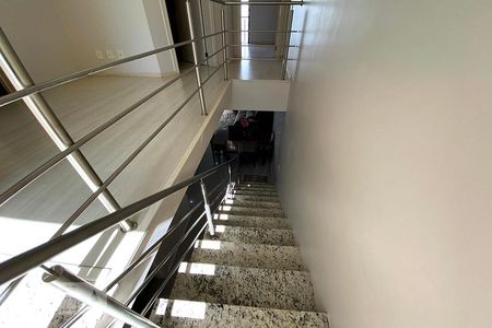 Casa para alugar com 164m², 3 quartos e 2 vagasEscadaria