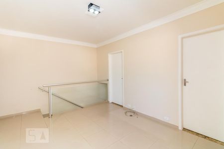 Sala de casa à venda com 3 quartos, 138m² em Vila Nivi, São Paulo