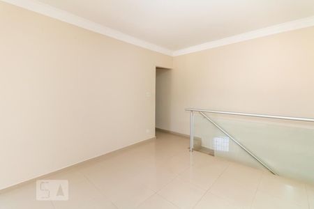 Sala de casa à venda com 3 quartos, 138m² em Vila Nivi, São Paulo