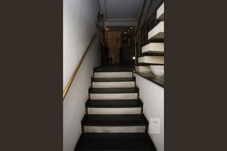 Casa à venda com 400m², 8 quartos e 1 vagaEscada