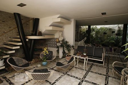 Casa à venda com 400m², 8 quartos e 1 vagaEntrada