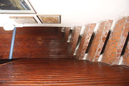 Casa à venda com 400m², 8 quartos e 1 vagaEscada