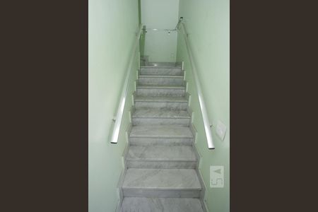 Casa à venda com 250m², 5 quartos e 1 vagaEscada