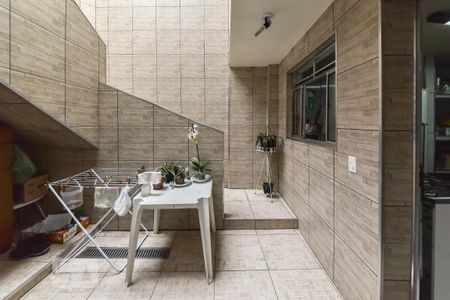 Casa à venda com 156m², 5 quartos e 2 vagas Casa à venda com 156m², 5 quartos e 2 vagasSuíte - Casa 2 - Vista