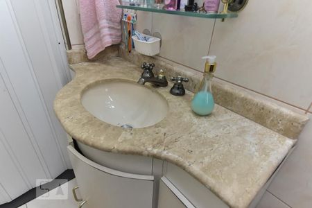 Casa à venda com 156m², 5 quartos e 2 vagas Casa à venda com 156m², 5 quartos e 2 vagasBanheiro Social