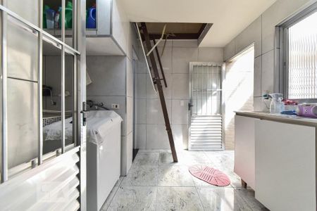 Casa à venda com 156m², 5 quartos e 2 vagas Casa à venda com 156m², 5 quartos e 2 vagasLavanderia ( Escada Retrátil )