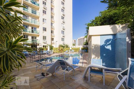 Apartamento à venda com 75m², 2 quartos e 2 vagasÁrea Comum - Piscina