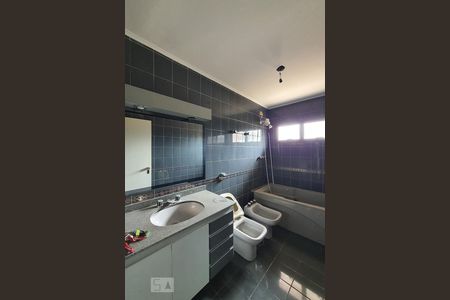 Banheiro da suíte de casa à venda com 4 quartos, 350m² em Jardim da Gloria, São Paulo