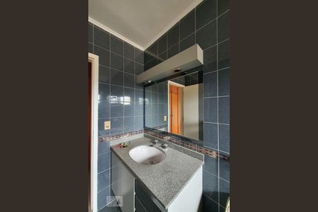 Banheiro da suíte de casa à venda com 4 quartos, 350m² em Jardim da Gloria, São Paulo