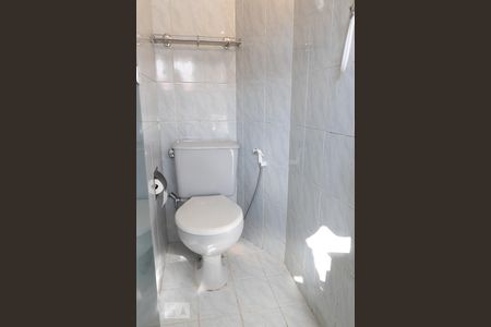 Banheiro de apartamento para alugar com 1 quarto, 35m² em Quadras Econômicas Lúcio Costa (guará), Brasília