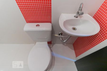 Detalhe banheiro de apartamento para alugar com 2 quartos, 28m² em Vila Nhocuné, São Paulo