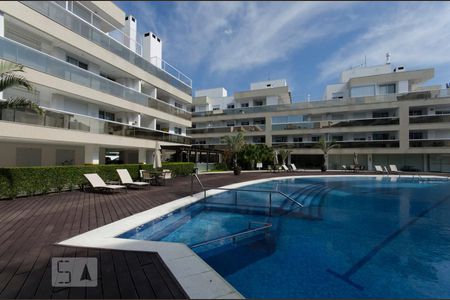 Apartamento para alugar com 220m², 3 quartos e 2 vagasPiscina