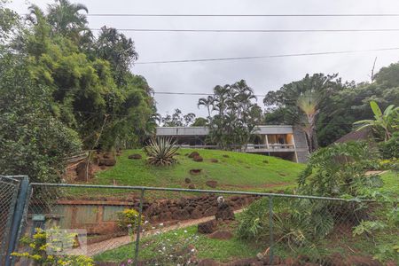 Casa de condomínio à venda com 400m², 4 quartos e 2 vagas Casa de condomínio à venda com 400m², 4 quartos e 2 vagasFachada