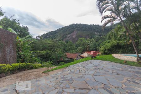 Casa de condomínio à venda com 400m², 4 quartos e 2 vagas Casa de condomínio à venda com 400m², 4 quartos e 2 vagasVista