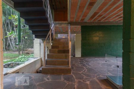 Casa de condomínio à venda com 400m², 4 quartos e 2 vagas Casa de condomínio à venda com 400m², 4 quartos e 2 vagasSala 2