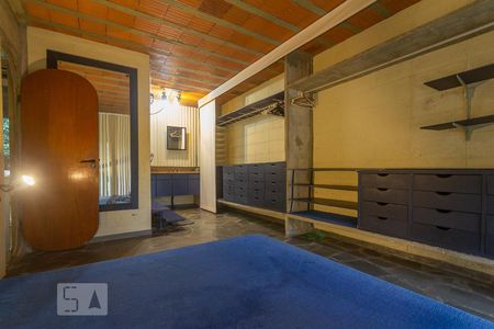 Casa de condomínio à venda com 400m², 4 quartos e 2 vagas Casa de condomínio à venda com 400m², 4 quartos e 2 vagasSuíte 3