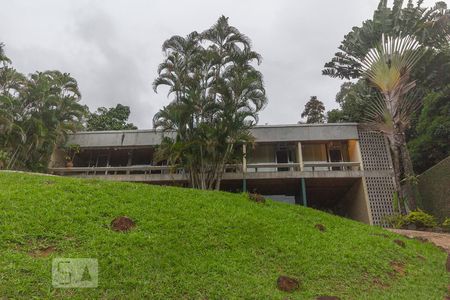 Casa de condomínio à venda com 400m², 4 quartos e 2 vagas Casa de condomínio à venda com 400m², 4 quartos e 2 vagasFachada